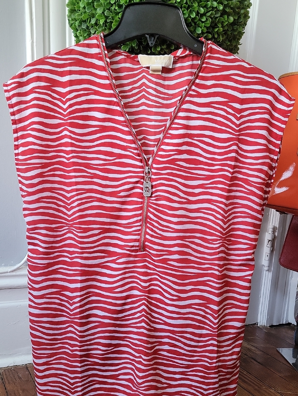 Michael Kors Sleeveless Red Zebra-Stripe V-Neck Top wZip